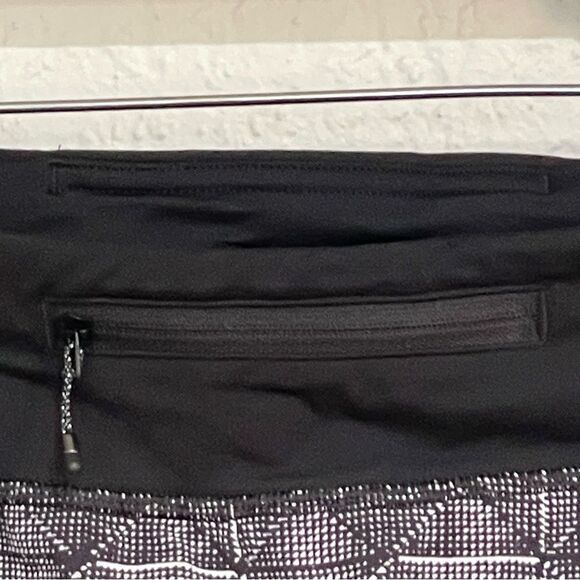 LULULEMON Speed Short (4-way Stretch 2.5")
Formation Alpine White Black / Black - Picture 8 of 10